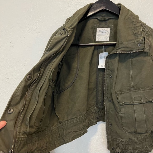 Abercrombie & Fitch Cropped  Military Green Utility Jacket medium - Picture 7 of 10